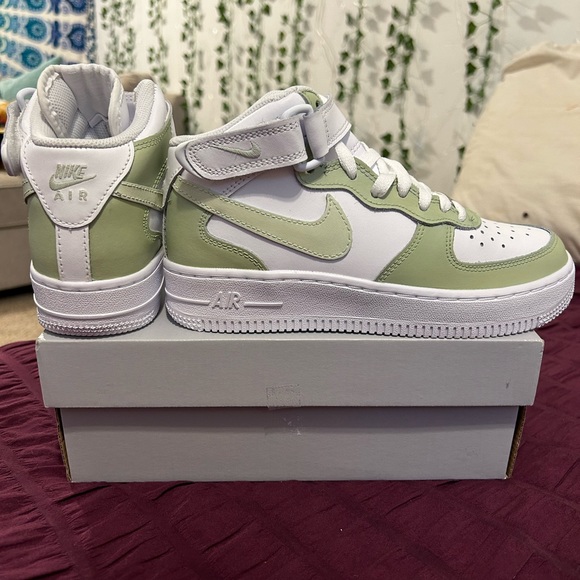 Sage green Air Force 1 Mid (GS) - Picture 8 of 10